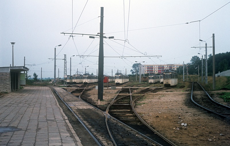 01 0517 des Bw Wittenberge hat einen neuen Zug am Bahnsteig 2 bespannt. 13.06.1976
